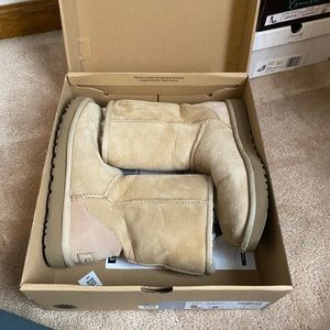 UGG Classic Short II